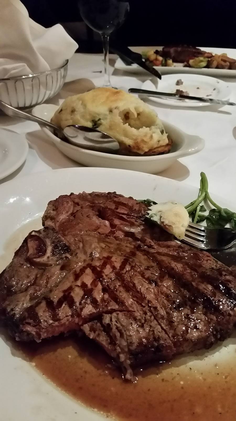 Shulas Steak House | restaurant | 301 E North Water St, Chicago, IL 60611, USA | 3126700788 OR +1 312-670-0788