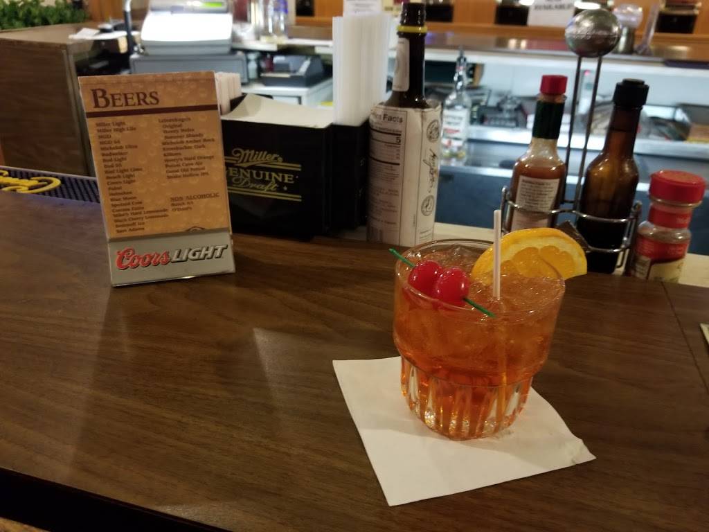 Country Heights Supper Club | restaurant | 1152 Badger Rd, Hazel Green, WI 53811, USA | 6087484687 OR +1 608-748-4687