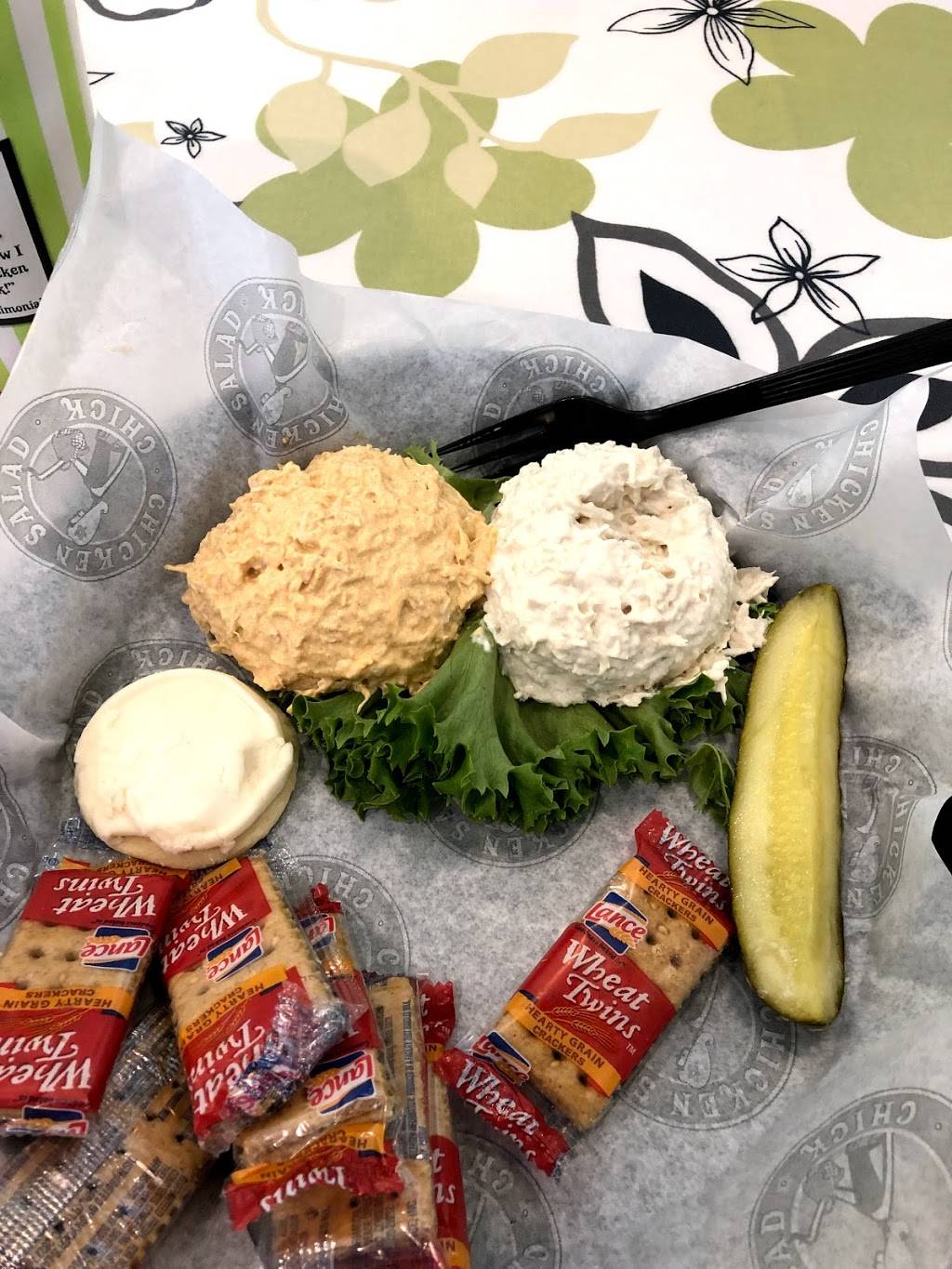 Chicken Salad Chick | restaurant | 17215 Chesterfield Airport Rd, Chesterfield, MO 63005, USA | 6362385603 OR +1 636-238-5603