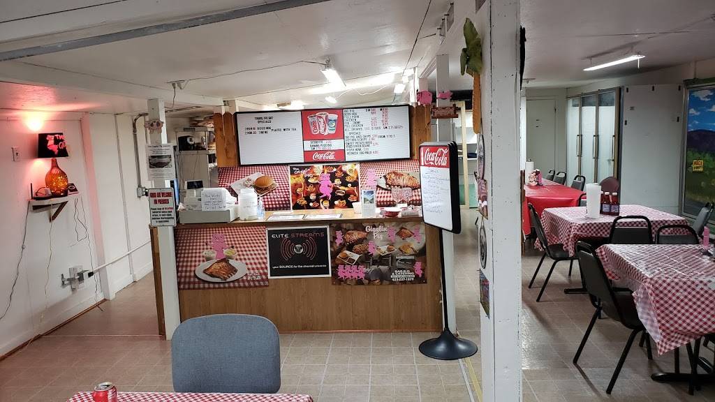 The Giggling pig | restaurant | 300 N Broad St, New Tazewell, TN 37825, USA | 8652784845 OR +1 865-278-4845