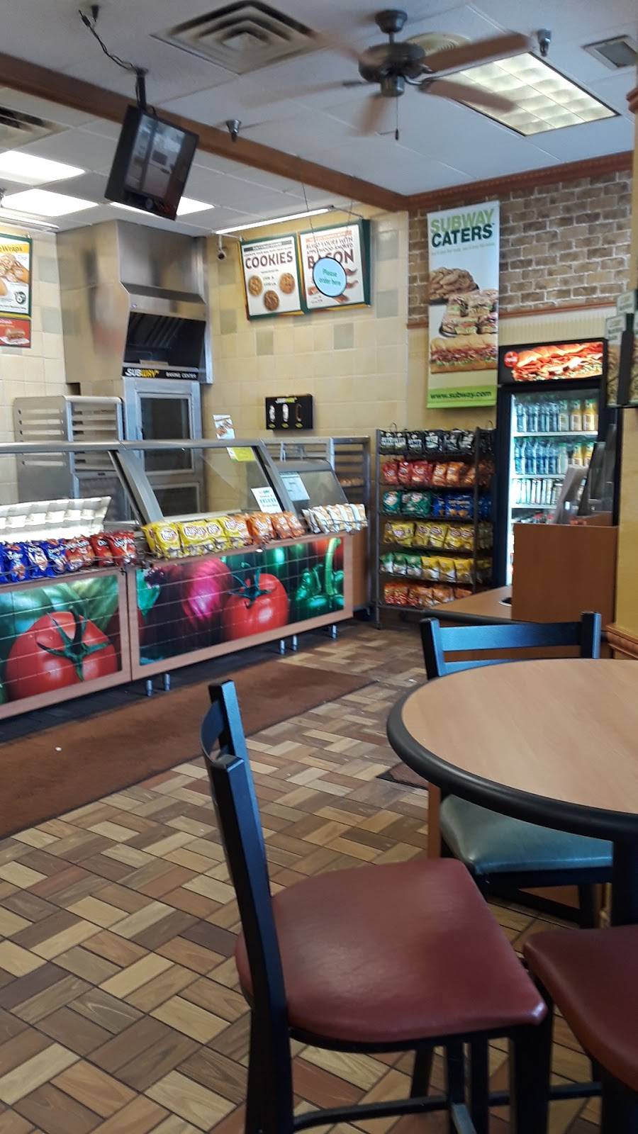 Subway Restaurants | restaurant | 2513 West 7th Street, St Paul, MN 55116, USA | 6516901333 OR +1 651-690-1333