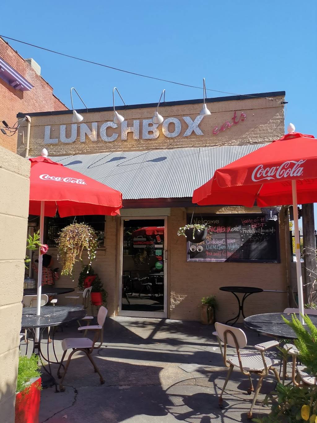 Lunchbox Eats | restaurant | 288 S 4th St, Memphis, TN 38126, USA | 9015260820 OR +1 901-526-0820