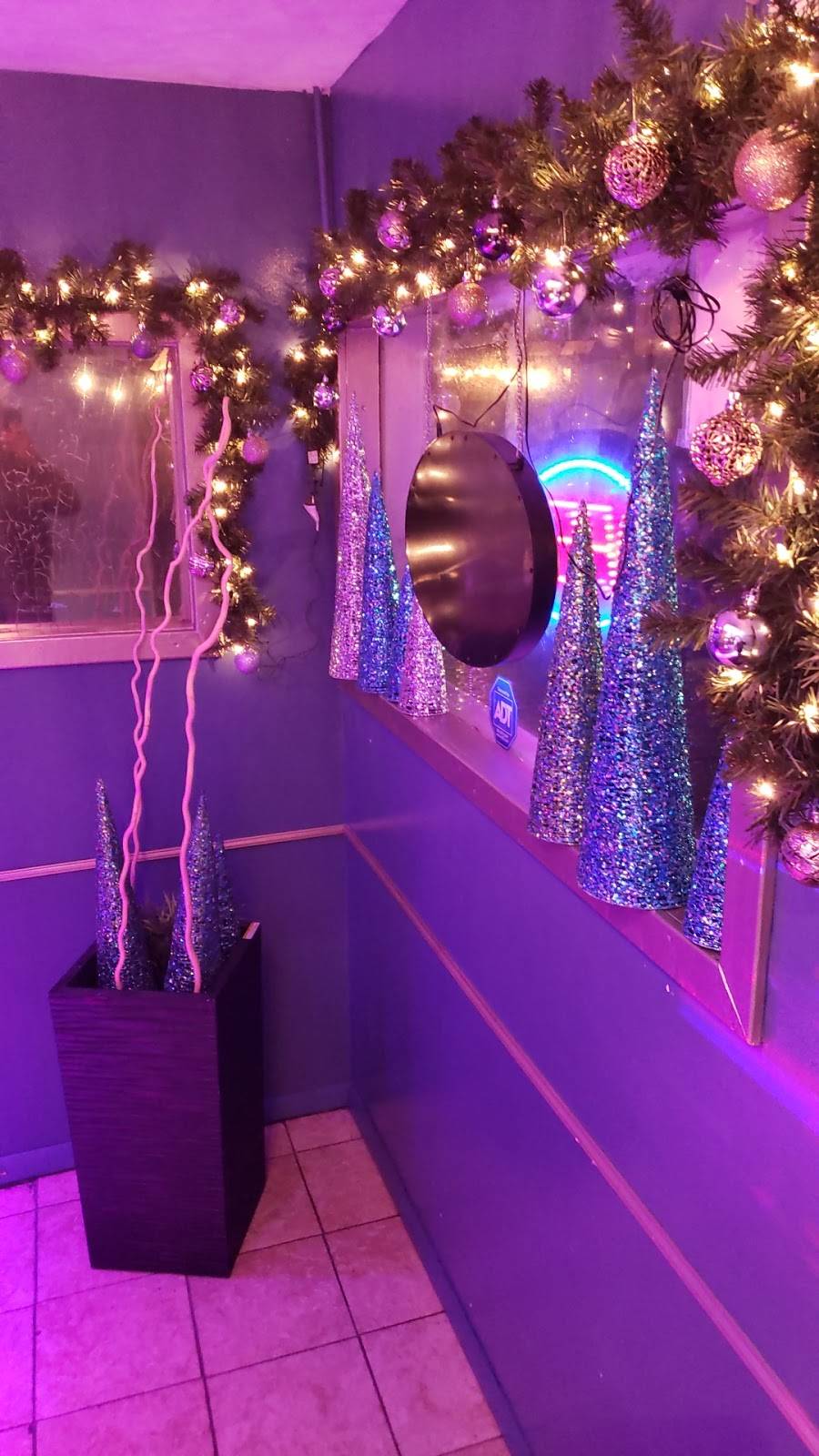 Blue Lounge & Grill | restaurant | 2 Amesbury St, Lawrence, MA 01840, USA | 9782589396 OR +1 978-258-9396