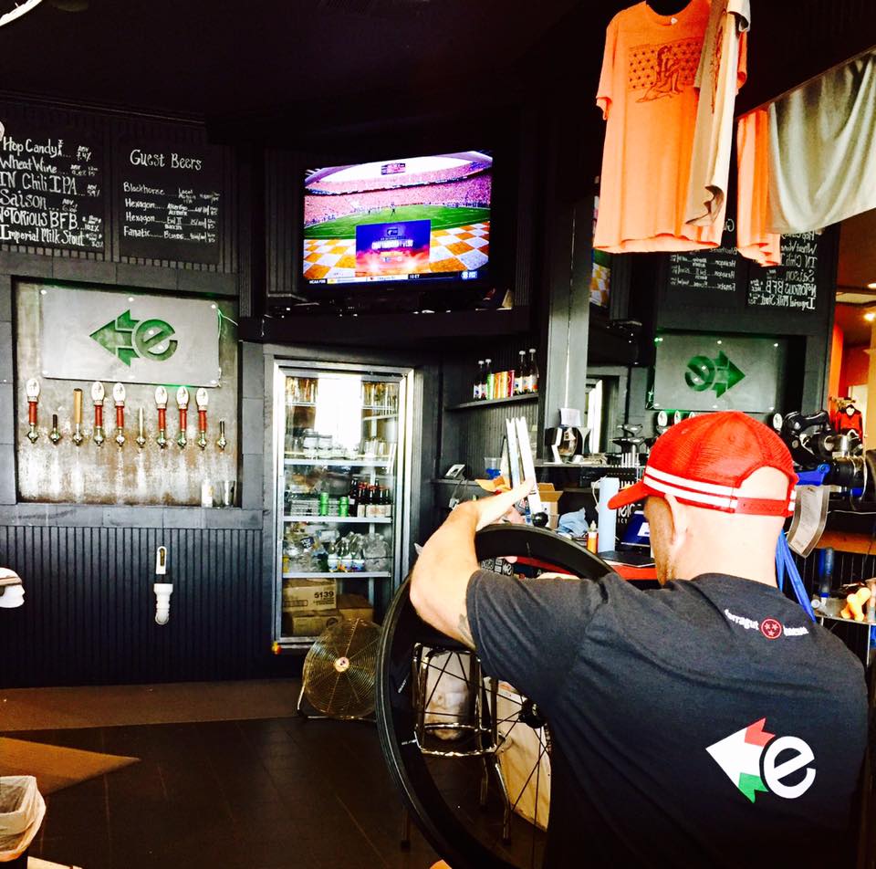 Echelon Bicycles & Taproom | restaurant | 138 West End Ave, Knoxville, TN 37934, USA | 8653921392 OR +1 865-392-1392