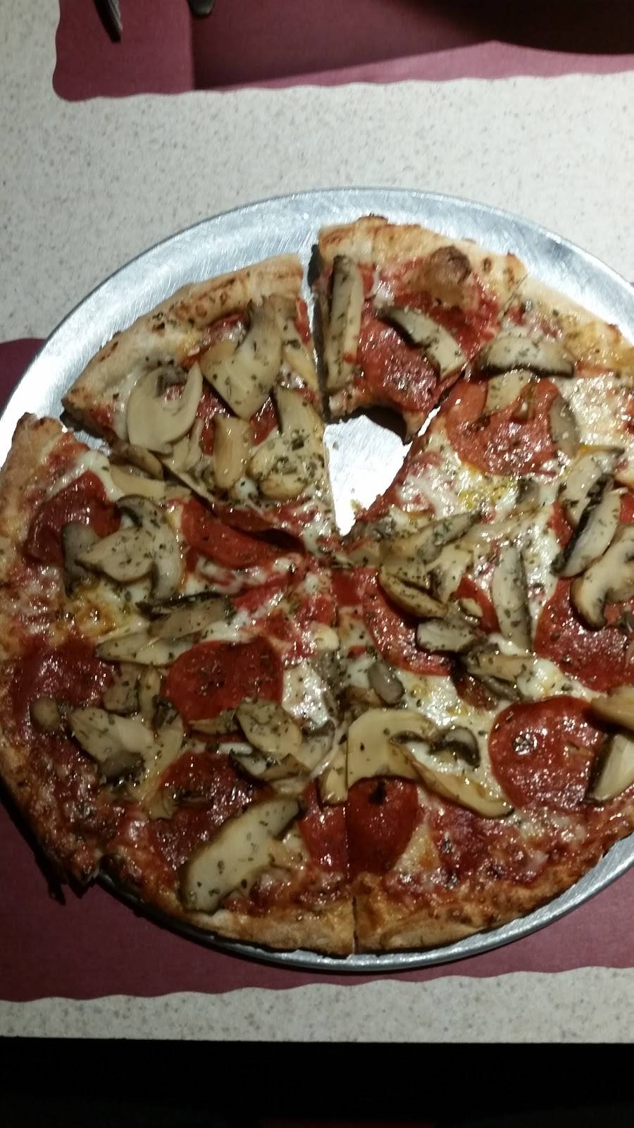 Arthurs Famous Pizza | restaurant | 430 Park Ave, Bridgeport, CT 06604, USA | 2033338173 OR +1 203-333-8173