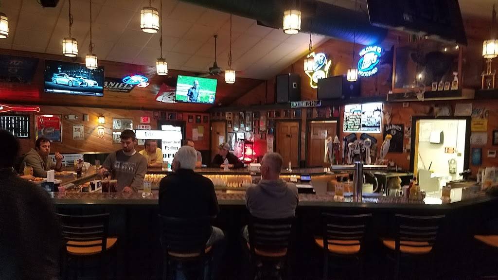 The Wood Shed Bar and Grill | restaurant | 2895 County Rd II, Neenah, WI 54956, USA | 9207296003 OR +1 920-729-6003