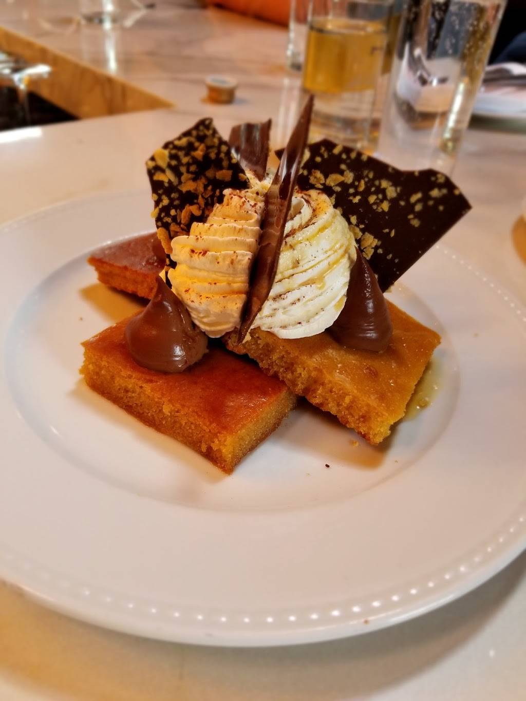 Restaurant Le Richmond | restaurant | 377 Rue Richmond, Montréal, QC H3J 1T9, Canada | 5145088749 OR +1 514-508-8749