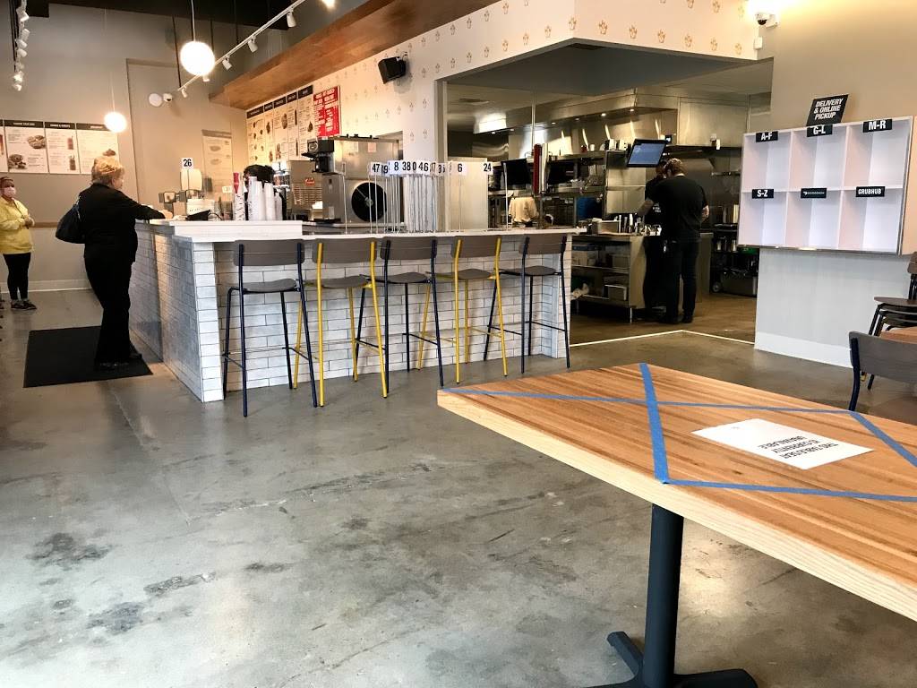 Royals Hot Chicken | restaurant | 10310 Shelbyville Rd, Louisville, KY 40223, USA | 5022427200 OR +1 502-242-7200