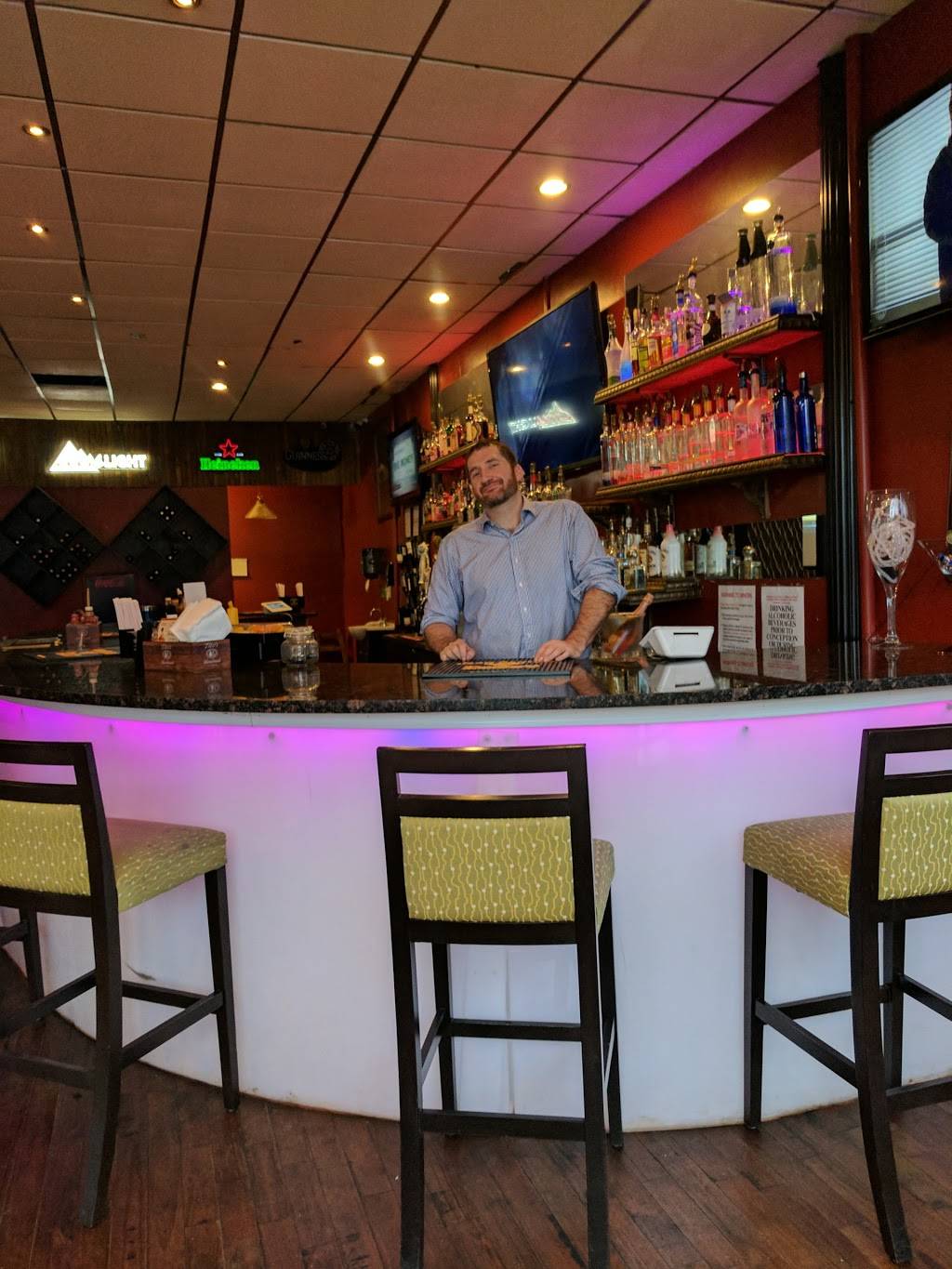 Vis à Vis Bar & Grill | restaurant | 1164 S 3rd St, Louisville, KY 40203, USA | 5024399453 OR +1 502-439-9453