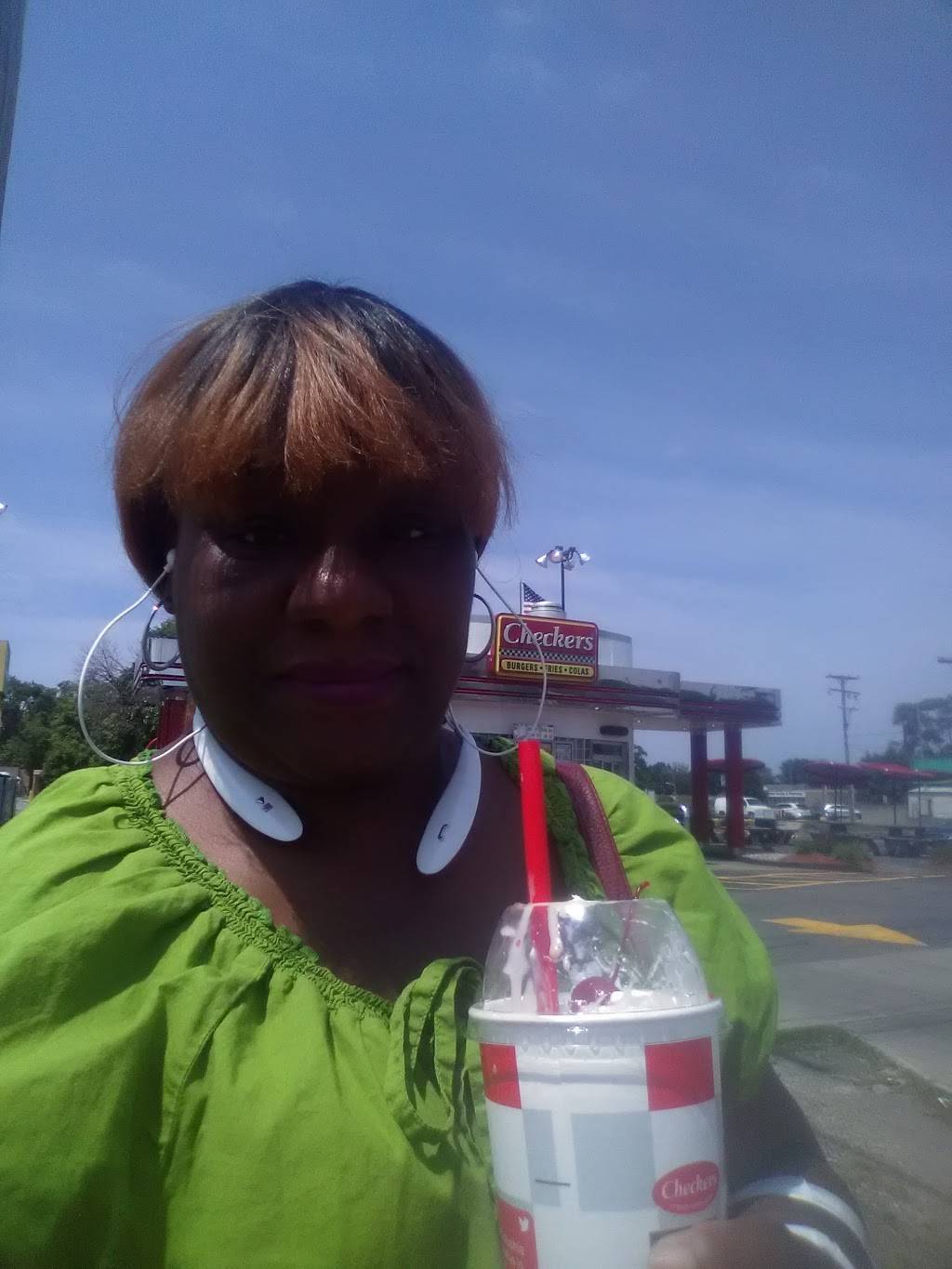 Checkers | restaurant | 8675 N Telegraph Rd, Dearborn Heights, MI 48127, USA | 3135631699 OR +1 313-563-1699