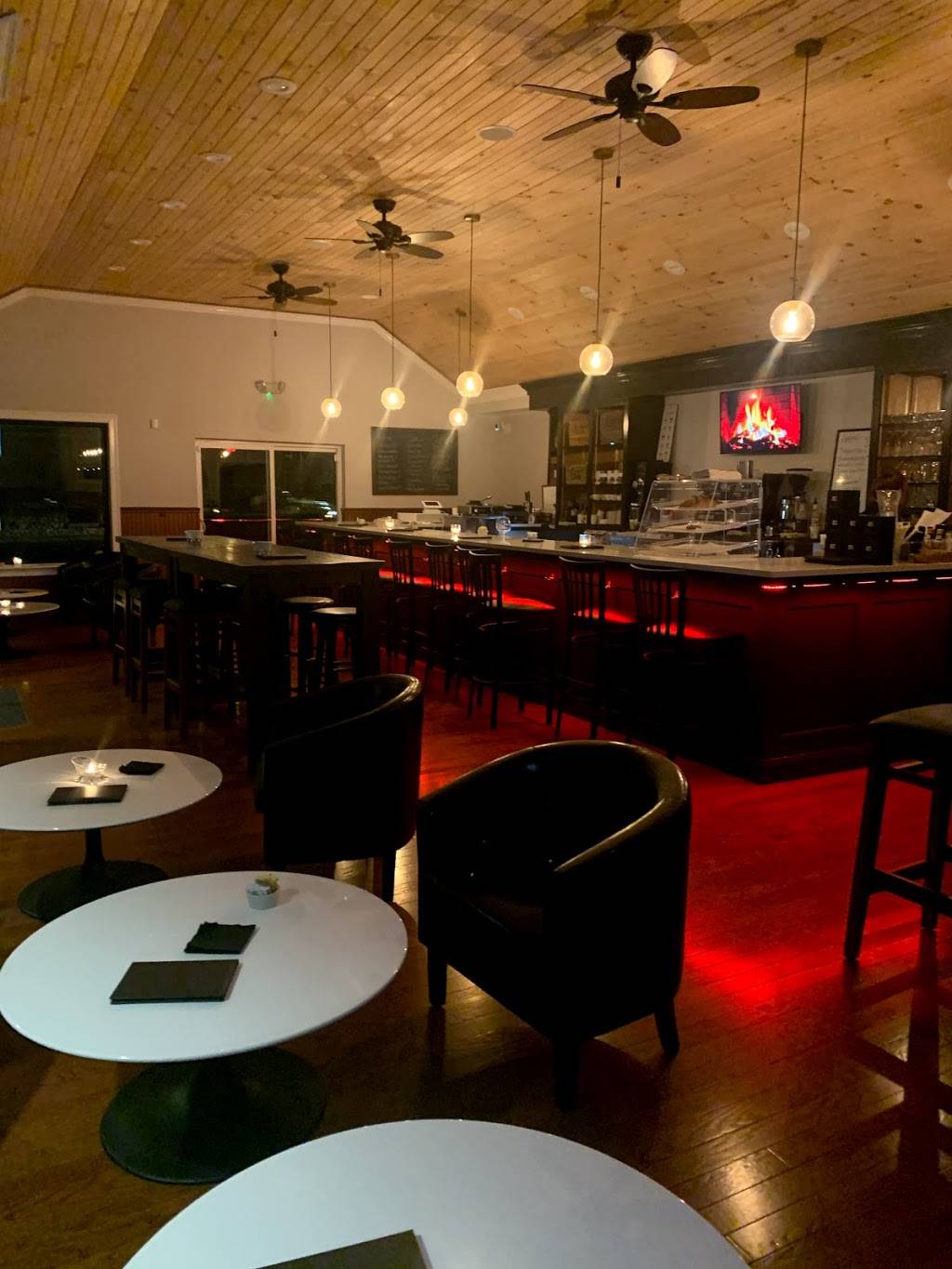 Millis Clicquot Coffee Bar | cafe | 1060 Main St, Millis, MA 02054, USA | 5083769000 OR +1 508-376-9000