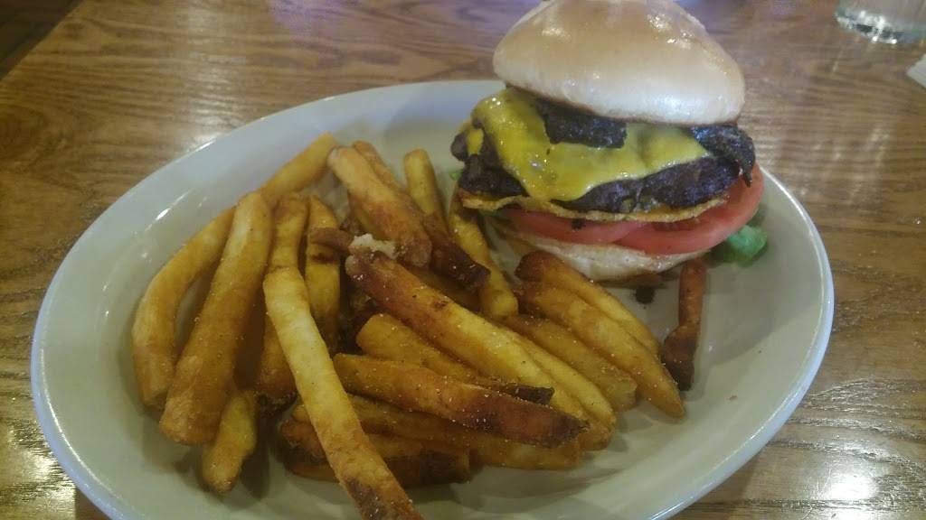 Cracker Barrel Old Country Store | restaurant | 592 18th Ave N, Columbus, MS 39705, USA | 6622437615 OR +1 662-243-7615