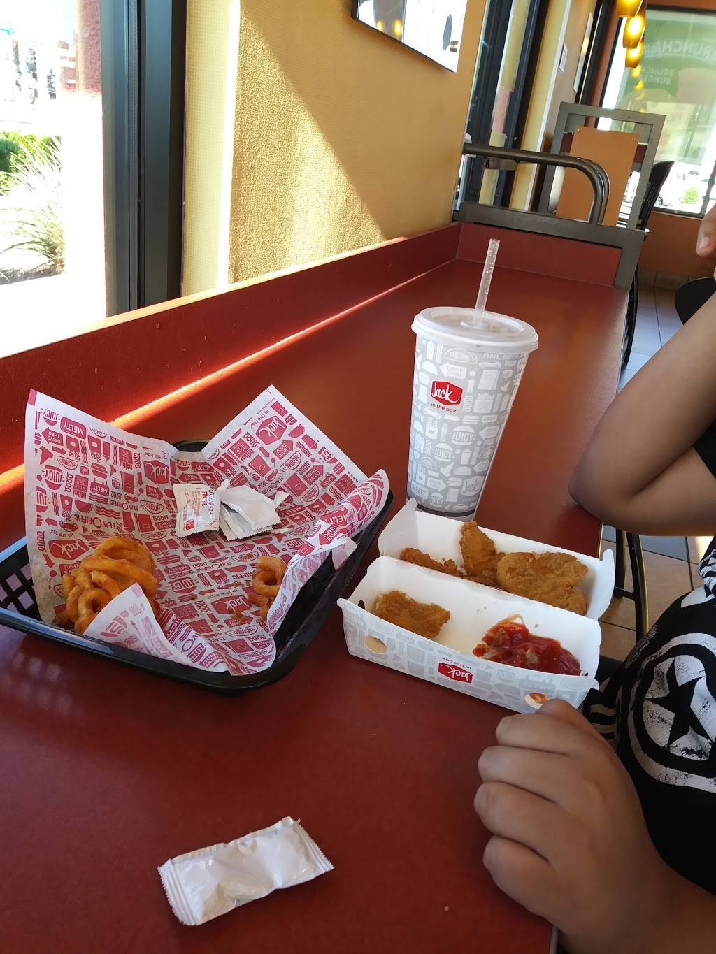 Jack in the Box | restaurant | 1610 N Lamb Blvd, Las Vegas, NV 89115, USA | 7024371292 OR +1 702-437-1292