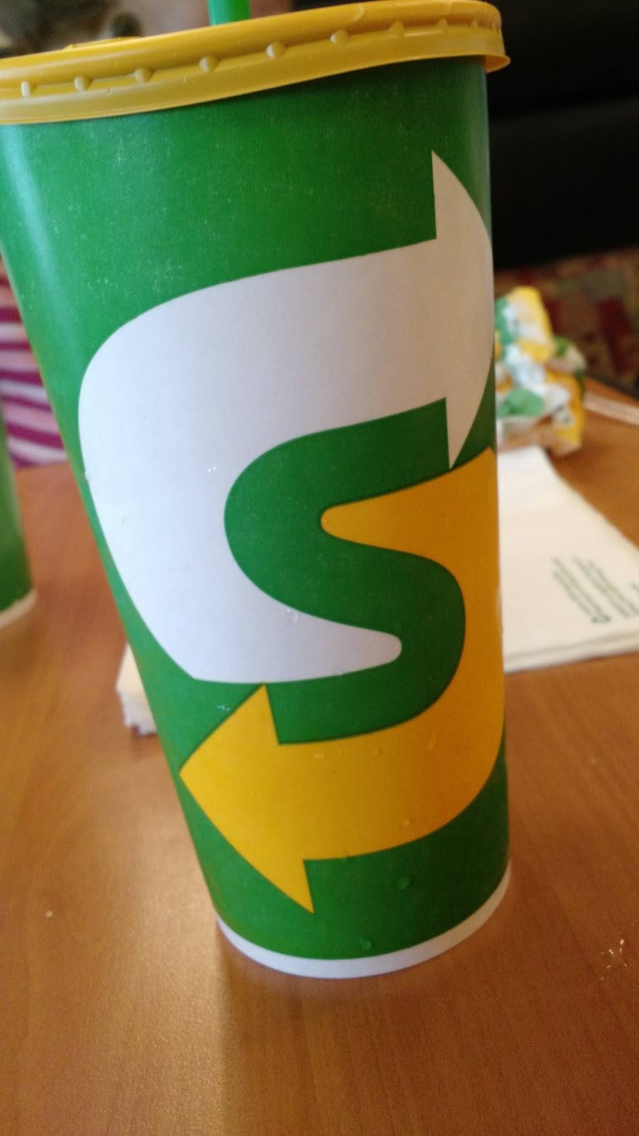 Subway | restaurant | 3727 W Willow Knolls Dr, Peoria, IL 61614, USA | 3096913606 OR +1 309-691-3606
