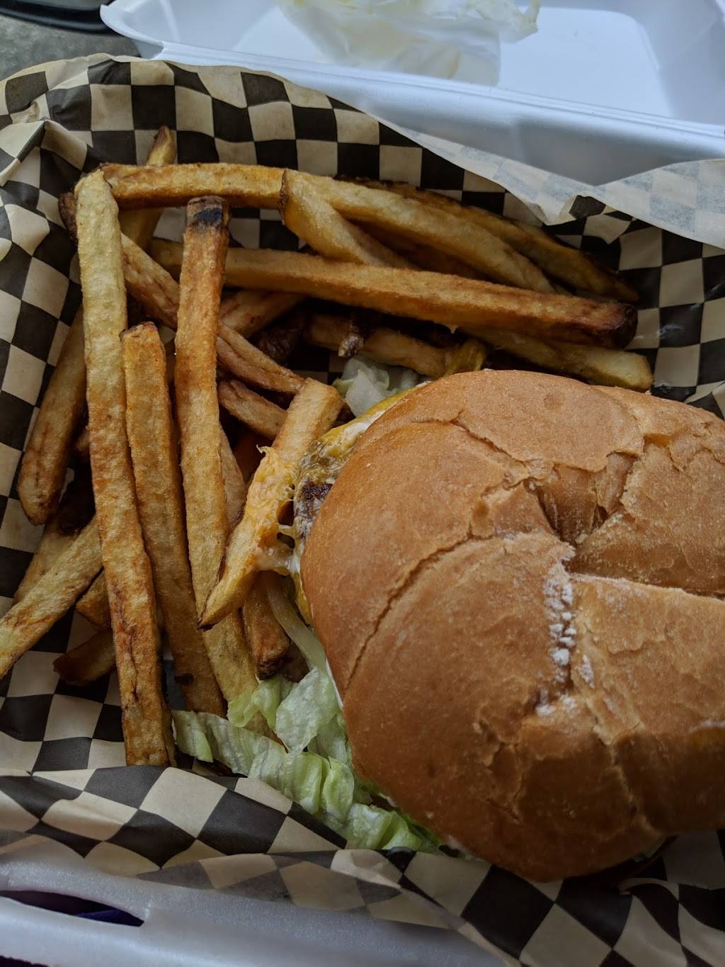 Rogue Brew Pub & Eatery | restaurant | 31500 NW Commercial St, North Plains, OR 97133, USA | 5036475268 OR +1 503-647-5268