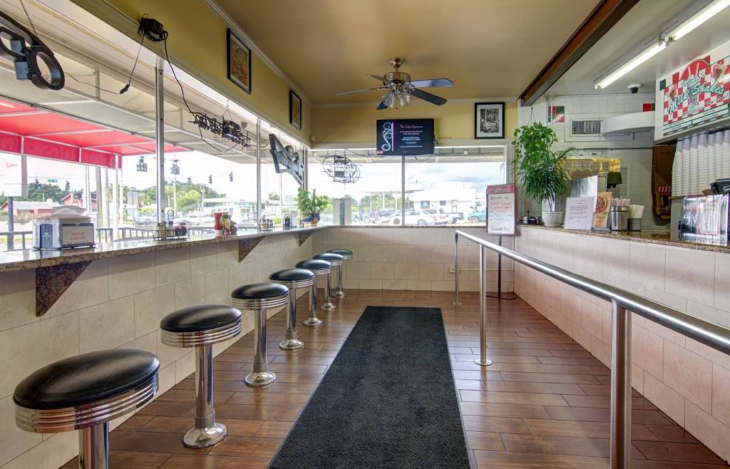 Ninos Corner Italian Restaurant & Pizzeria | restaurant | 4236 20th St, Vero Beach, FL 32960, USA | 7725620276 OR +1 772-562-0276