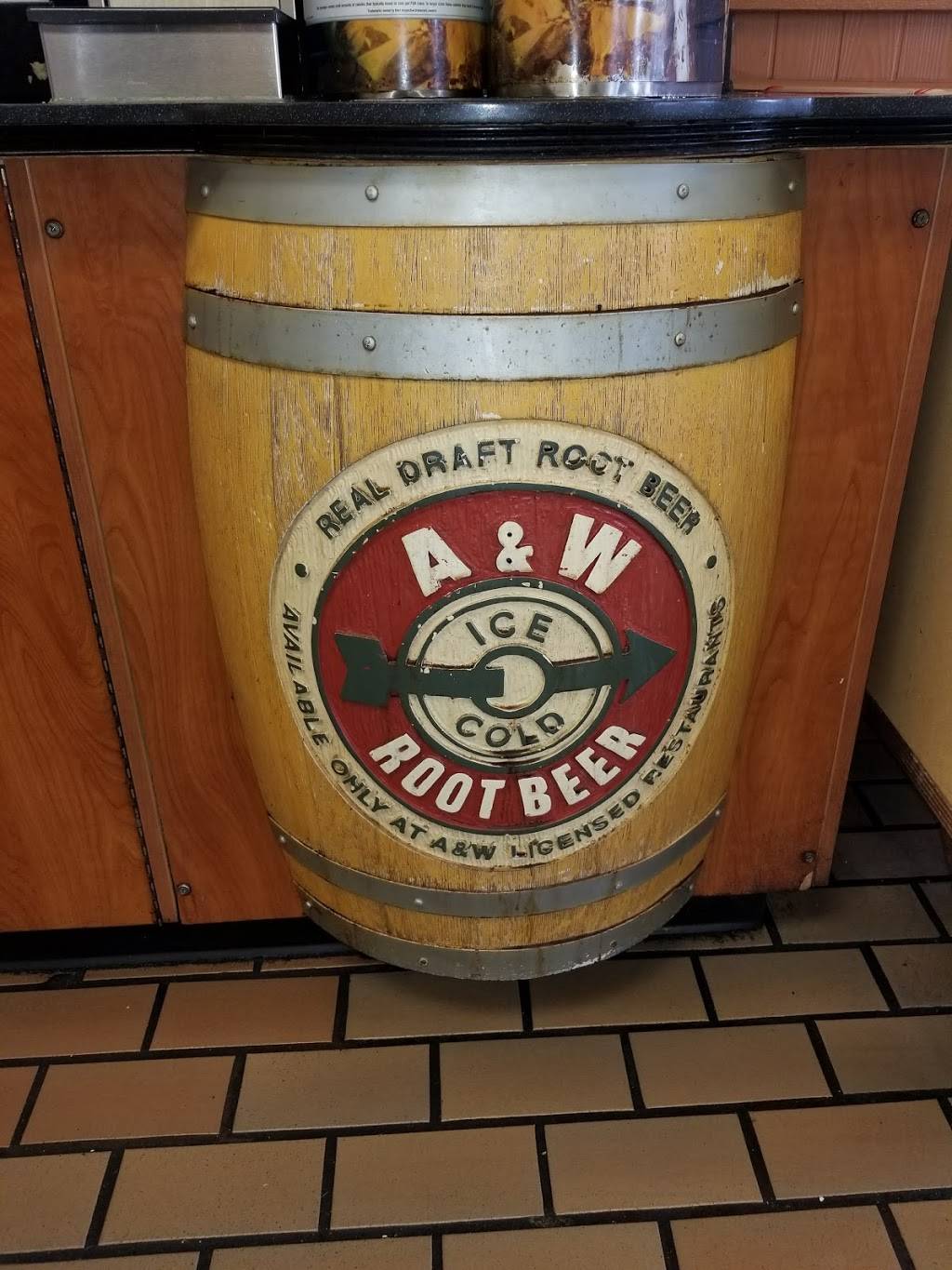 A&W Restaurant | restaurant | 2235 Needmore Rd, Dayton, OH 45414, USA | 9372755940 OR +1 937-275-5940