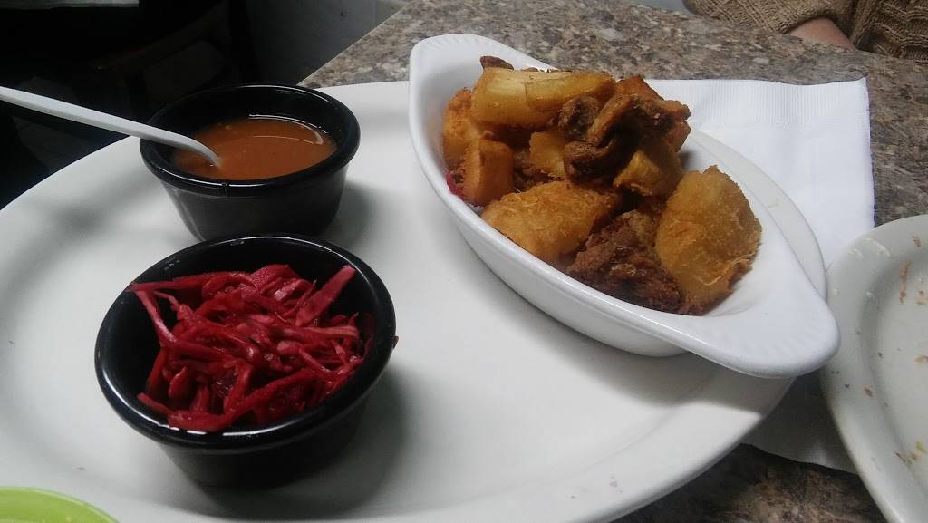 La Playa Restaurant | restaurant | 3201 W Poplar St, San Antonio, TX 78228, USA | 2107358715 OR +1 210-735-8715