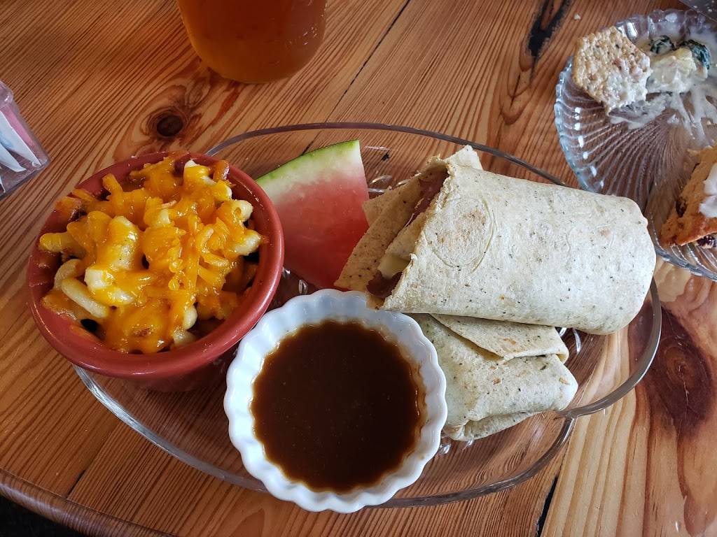 Sweet Magnolias Tea Bistro | restaurant | 212 Howard St, Auburndale, FL 33823, USA | 8639651684 OR +1 863-965-1684