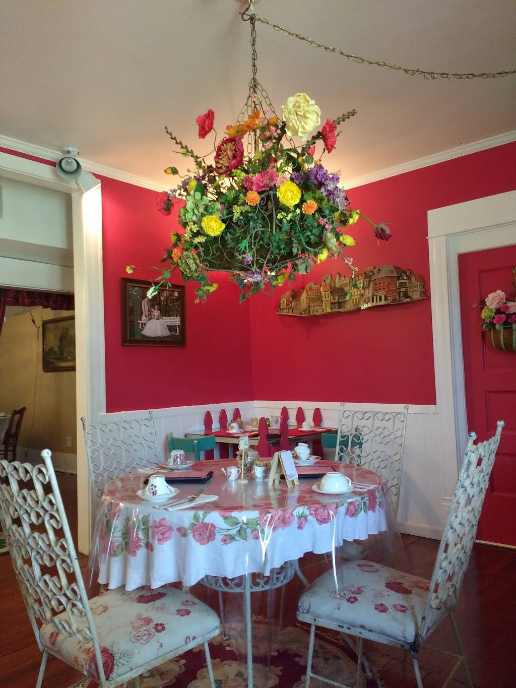 The Tilted Teacup Tea Room and Boutique | cafe | 103 S Saxon Ave, Brooksville, FL 34601, USA | 3525934111 OR +1 352-593-4111