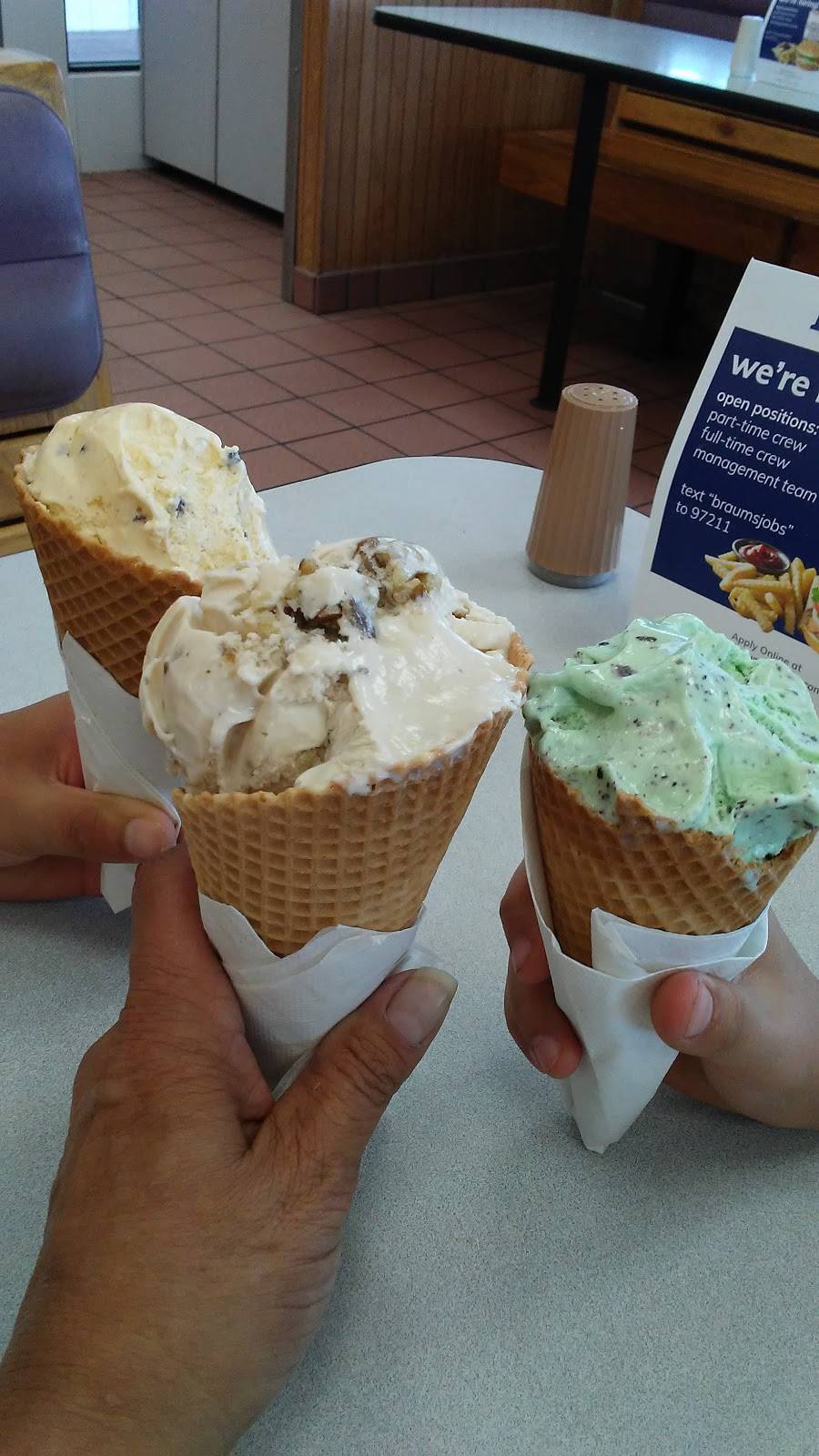 Braums Ice Cream & Burger Restaurant | restaurant | 1545 E 71st St, Tulsa, OK 74136, USA | 9184940331 OR +1 918-494-0331