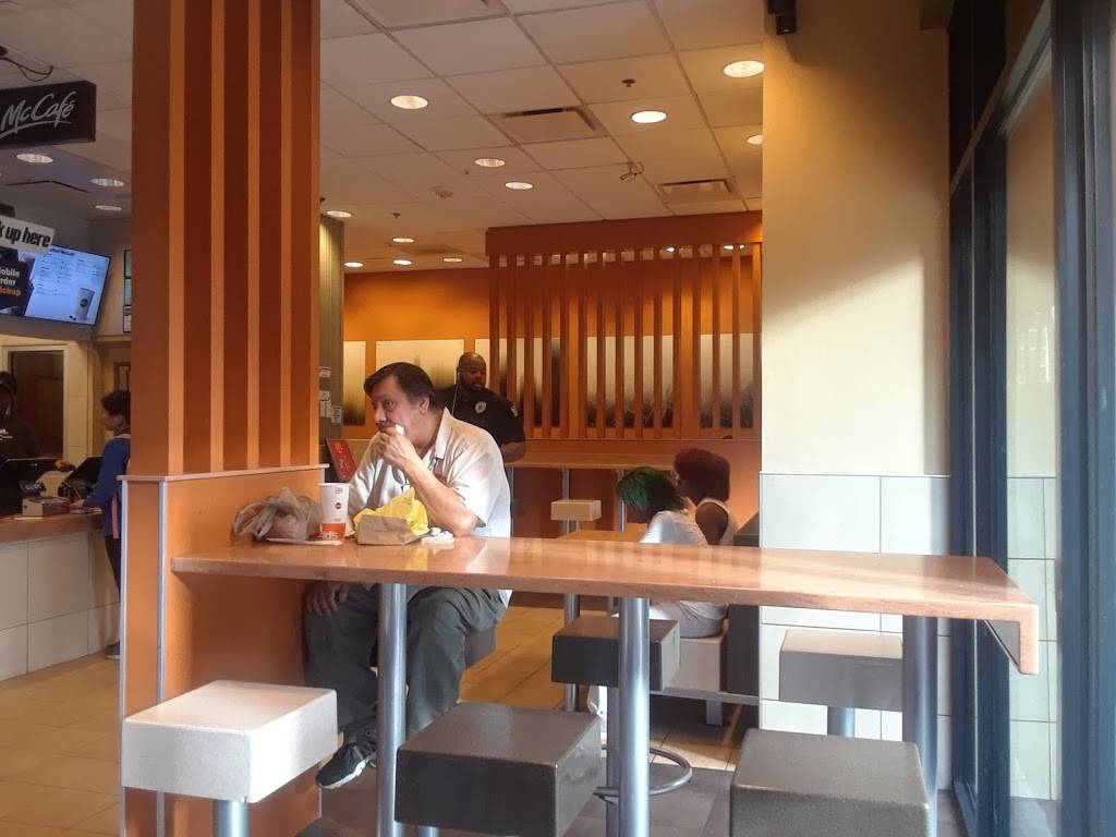 McDonalds | cafe | 407 N Lamar St, Dallas, TX 75202, USA | 2146471648 OR +1 214-647-1648