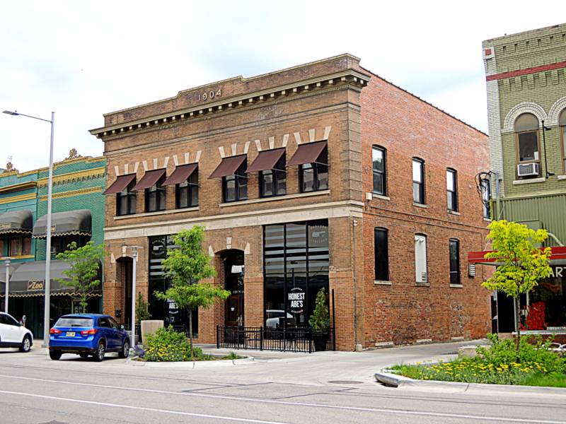 Honest Abes Burgers & Freedom | restaurant | 126 N 14th St, Lincoln, NE 68508, USA | 4022614904 OR +1 402-261-4904