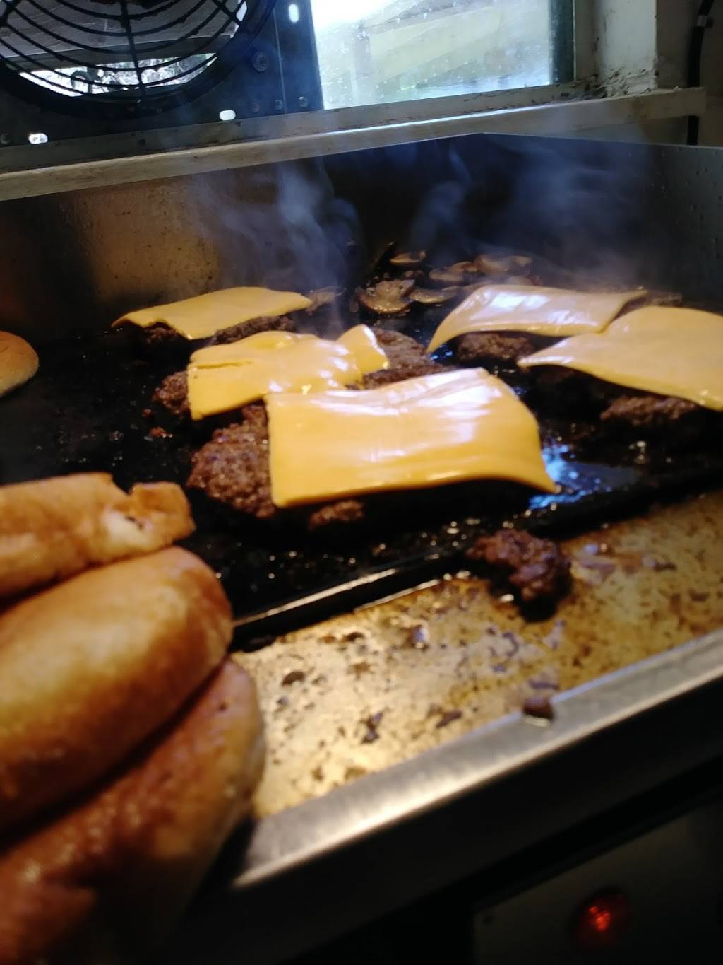 Roxys Burgers | restaurant | 432 Robert E Lee,, San Antonio, TX 78219, USA | 2104370584 OR +1 210-437-0584