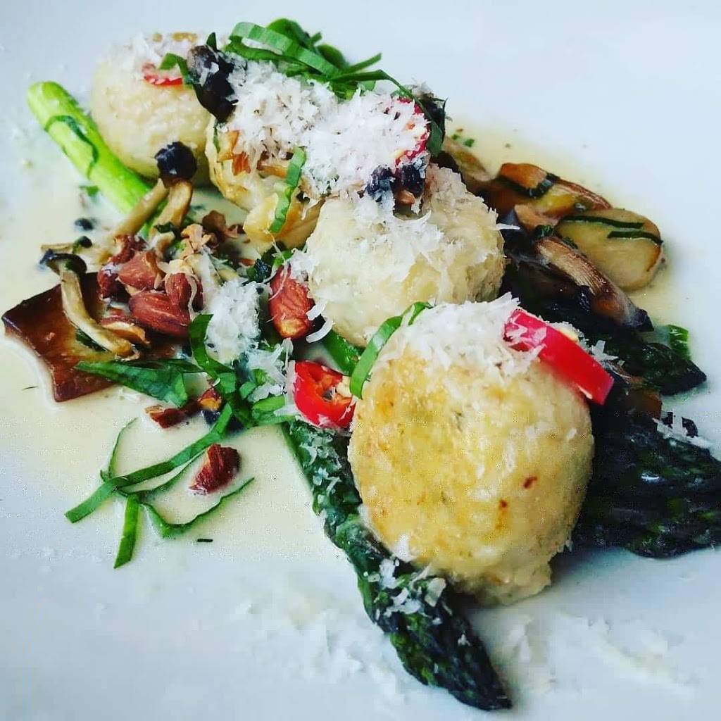 The Rowan | restaurant | 915 Bank St, Ottawa, ON K1S 3W5, Canada | 6137809292 OR +1 613-780-9292