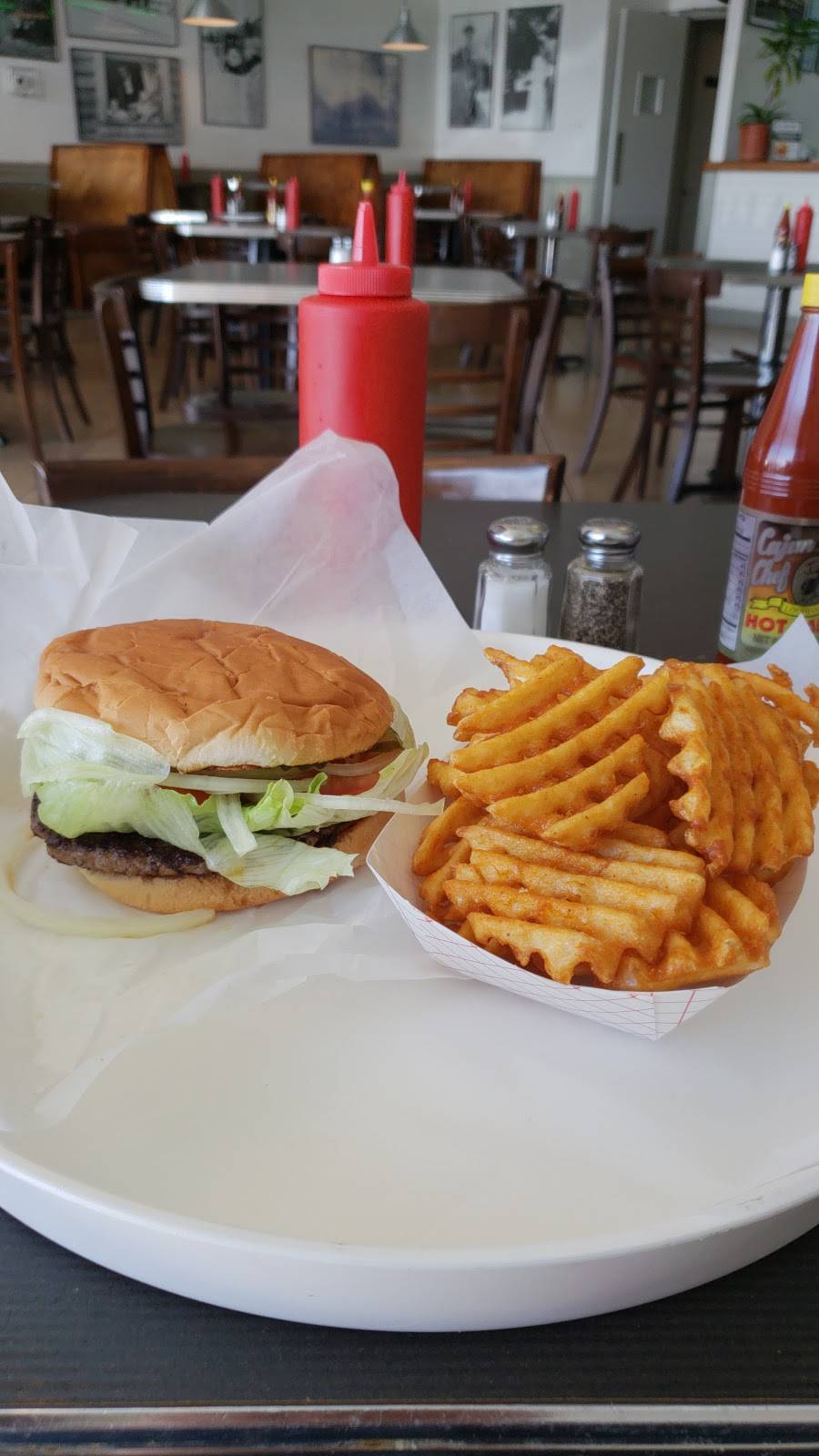 Southwells Hamburger Grill | restaurant | 5860 San Felipe Street # F # F, Houston, TX 77057, USA | 7137894972 OR +1 713-789-4972
