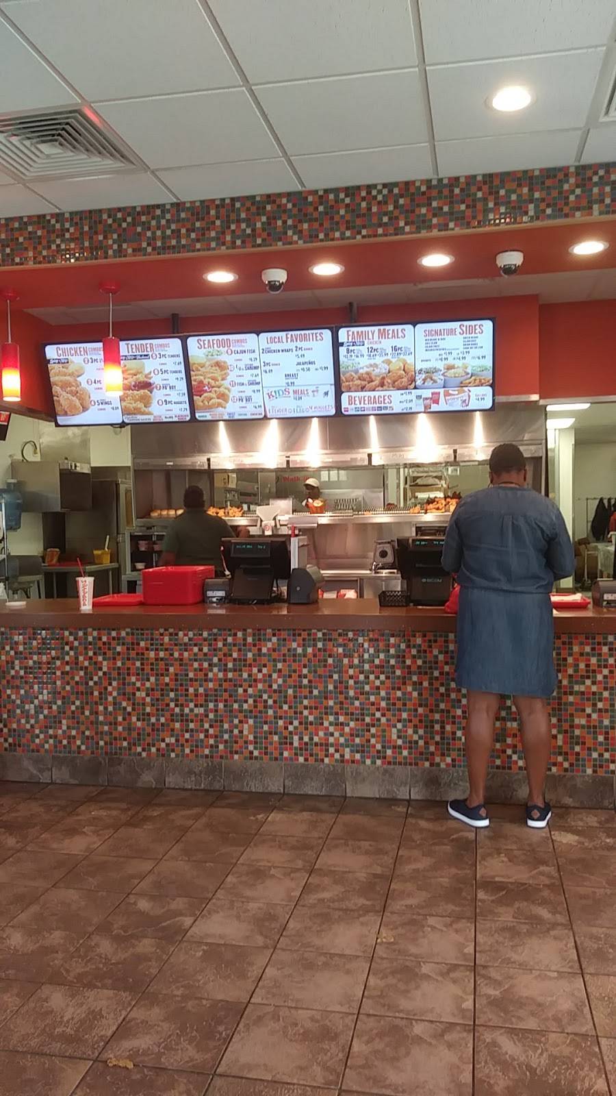 Popeyes Louisiana Kitchen | restaurant | 8121 Brook Rd, Richmond, VA 23227, USA | 8042666656 OR +1 804-266-6656