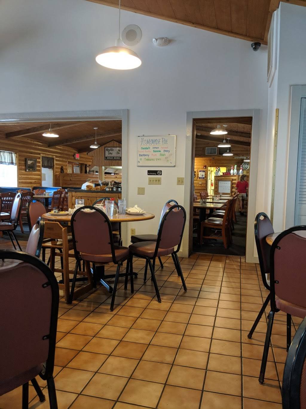 Lake Manor Restaurant | restaurant | 13143 US-68, Mt Orab, OH 45154, USA | 9374443500 OR +1 937-444-3500