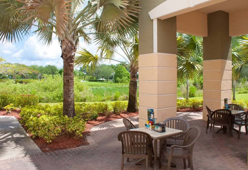 Hurricane Grill & Wings | meal takeaway | 756 SW Pine Island Rd, Cape Coral, FL 33991, USA | 2398003141 OR +1 239-800-3141