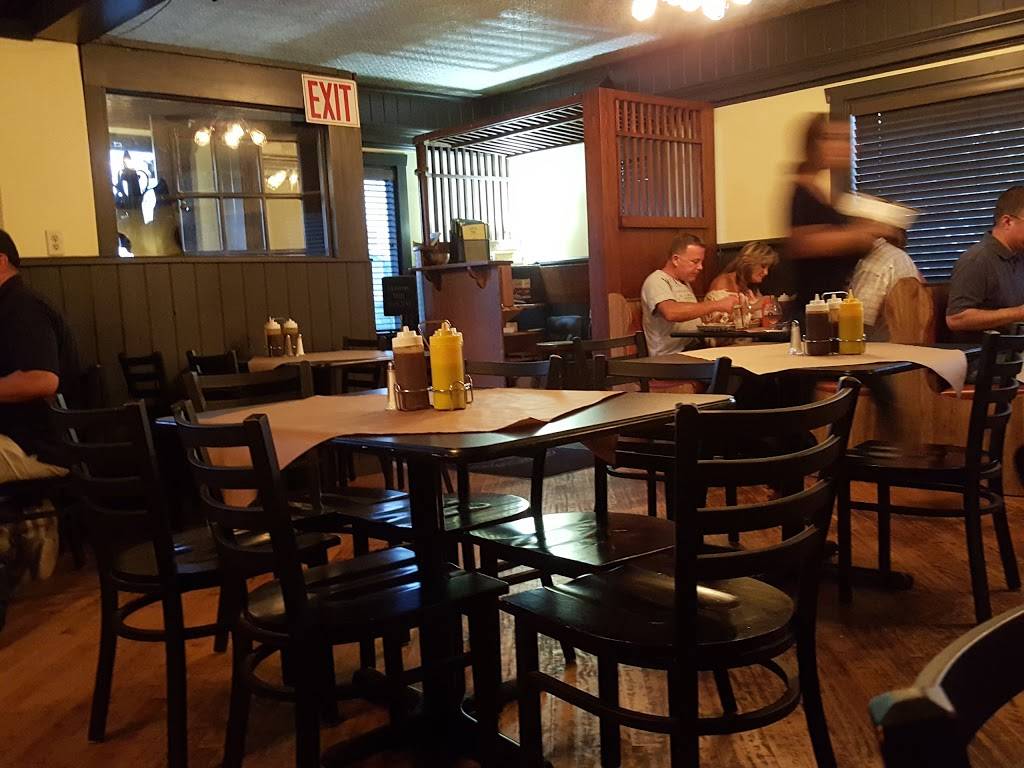 Smokin With Chris | restaurant | 59 W Center St, Southington, CT 06489, USA | 8606209133 OR +1 860-620-9133