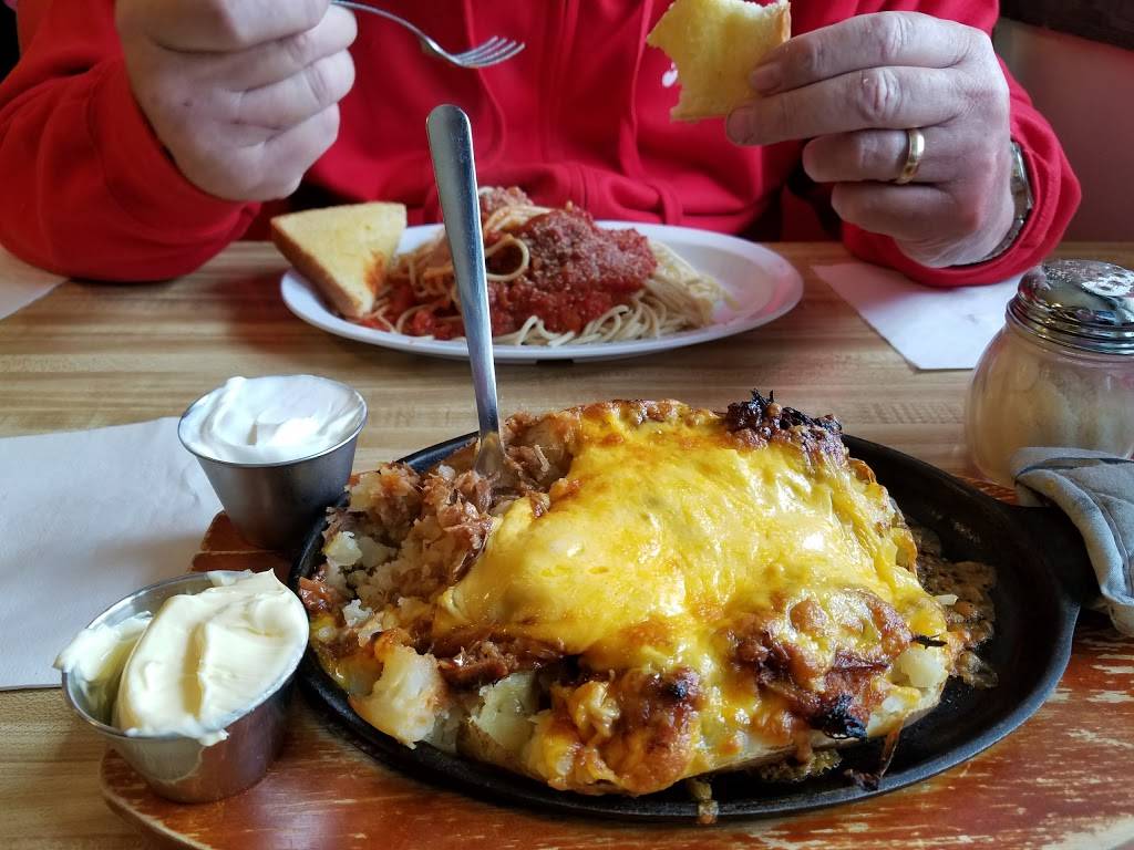 Chuckwagon Pizza | restaurant | 203 S Washington St, Swayzee, IN 46986, USA | 7659227989 OR +1 765-922-7989