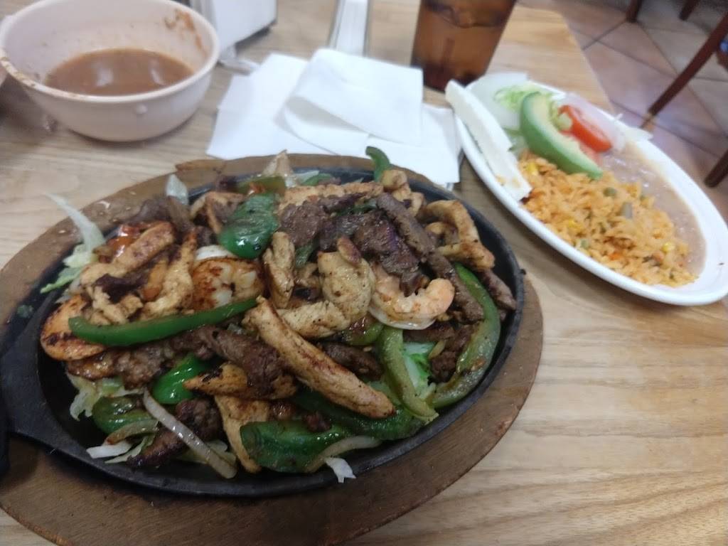 Supermercado Carrillo El Guero | restaurant | 730 Pearl Nix Pkwy, Gainesville, GA 30501, USA | 6784500097 OR +1 678-450-0097