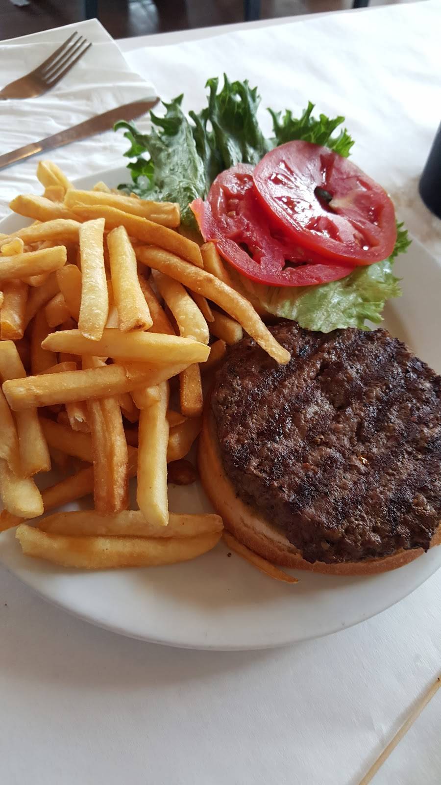 Sharkys Restaurant | restaurant | 61 Causeway Dr, Ocean Isle Beach, NC 28469, USA | 9105799177 OR +1 910-579-9177