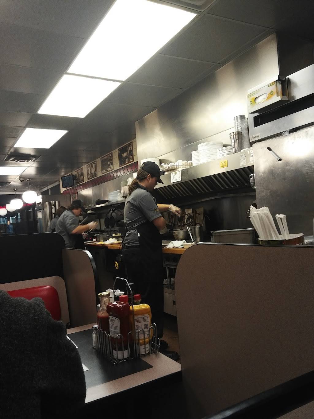Waffle House | meal takeaway | 3129 US-80, Pearl, MS 39208, USA | 6019363454 OR +1 601-936-3454