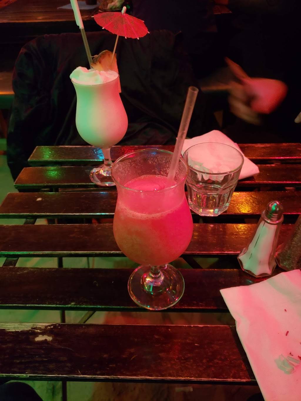 Surf Bar | restaurant | 139 N 6th St, Brooklyn, NY 11249, USA | 7183024441 OR +1 718-302-4441