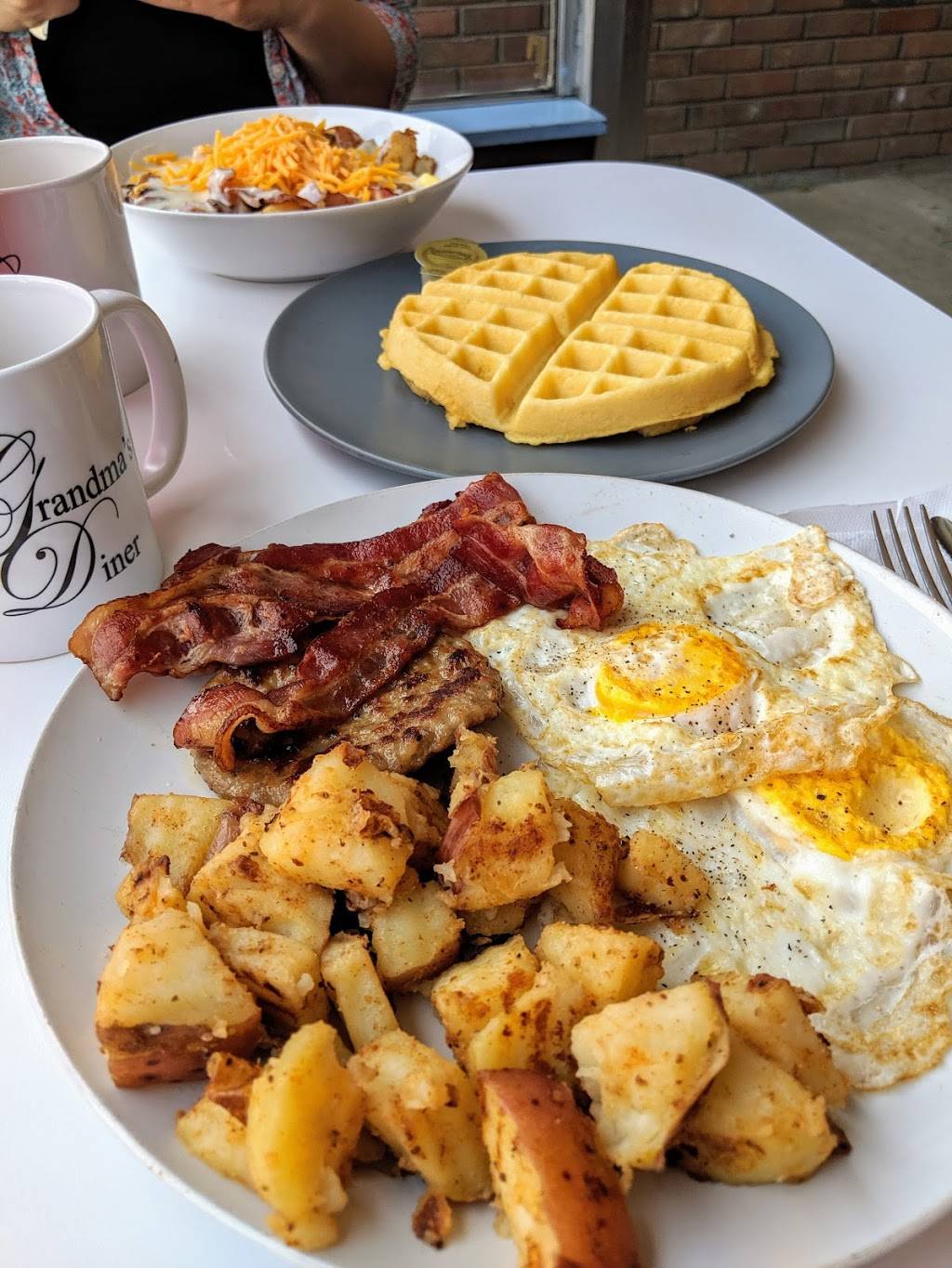 Grandmas Diner | restaurant | 227 W Washington St, Charles Town, WV 25414, USA | 3047249960 OR +1 304-724-9960