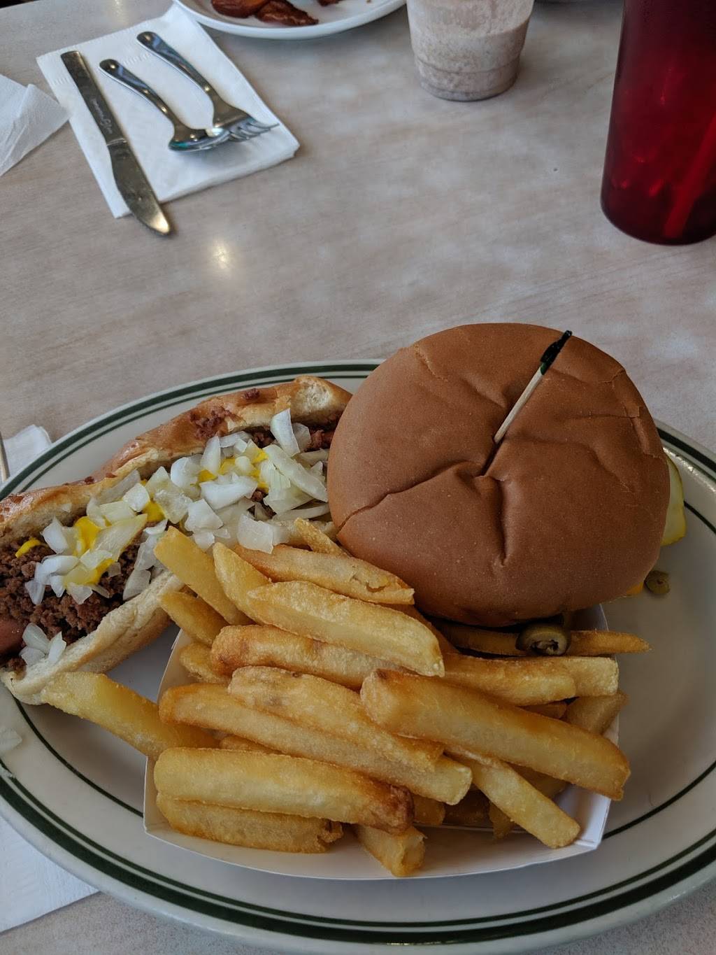 Starlite Coney Island | restaurant | 1500 Center Rd, Burton, MI 48509, USA | 8107424955 OR +1 810-742-4955