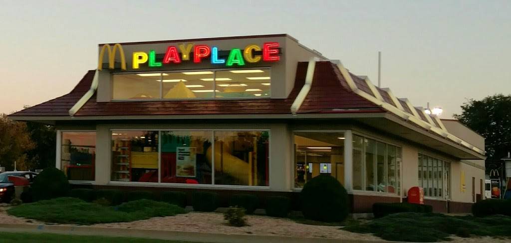 McDonalds | cafe | 2415 E Lincolnway, Sterling, IL 61081, USA | 8156265433 OR +1 815-626-5433