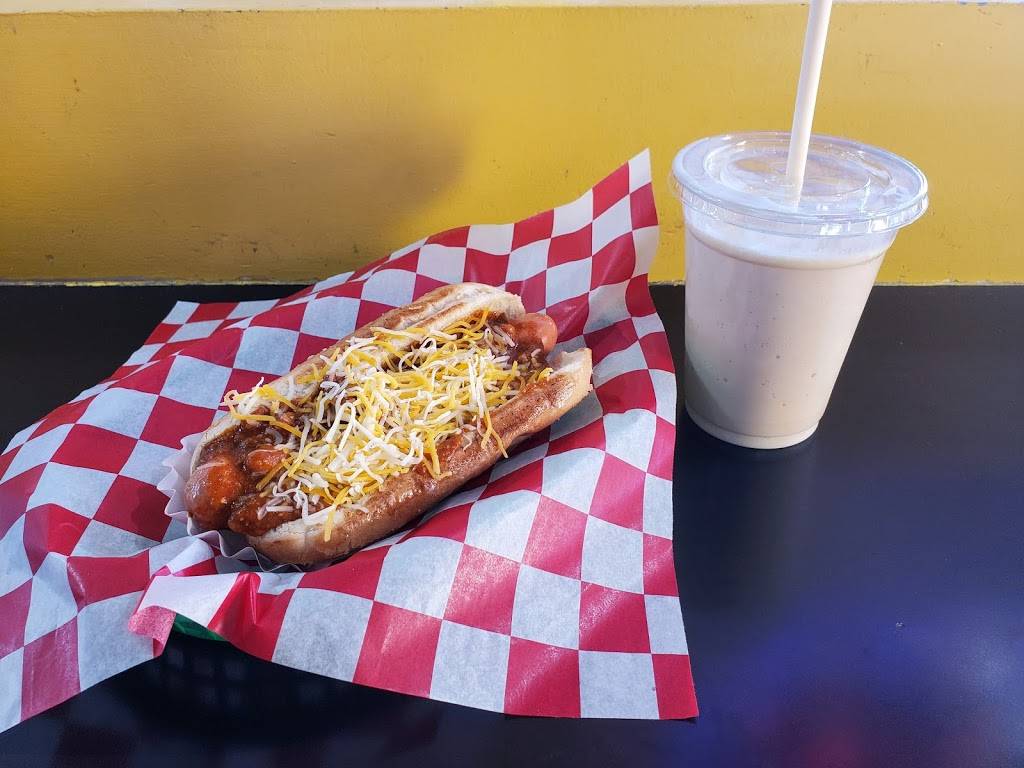 Steves Snappin Dogs | restaurant | 3525 E Colfax Ave, Denver, CO 80206, USA | 3033337627 OR +1 303-333-7627