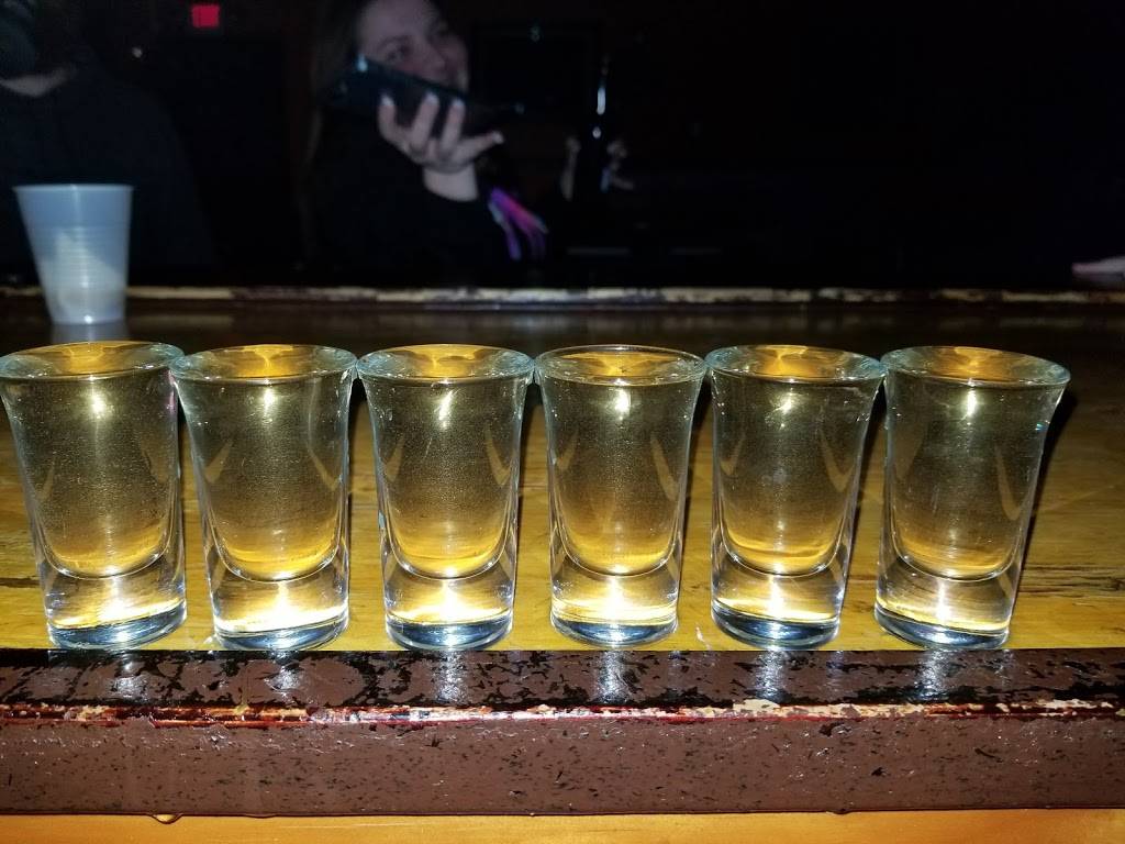 B & G Tavern | restaurant | 14602 Livingston Rd, Accokeek, MD 20607, USA | 3012924188 OR +1 301-292-4188