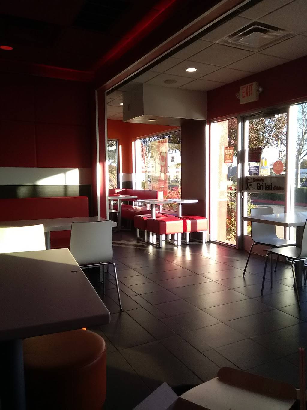 KFC | restaurant | 1801 W Lindsey St, Norman, OK 73069, USA | 4053215150 OR +1 405-321-5150