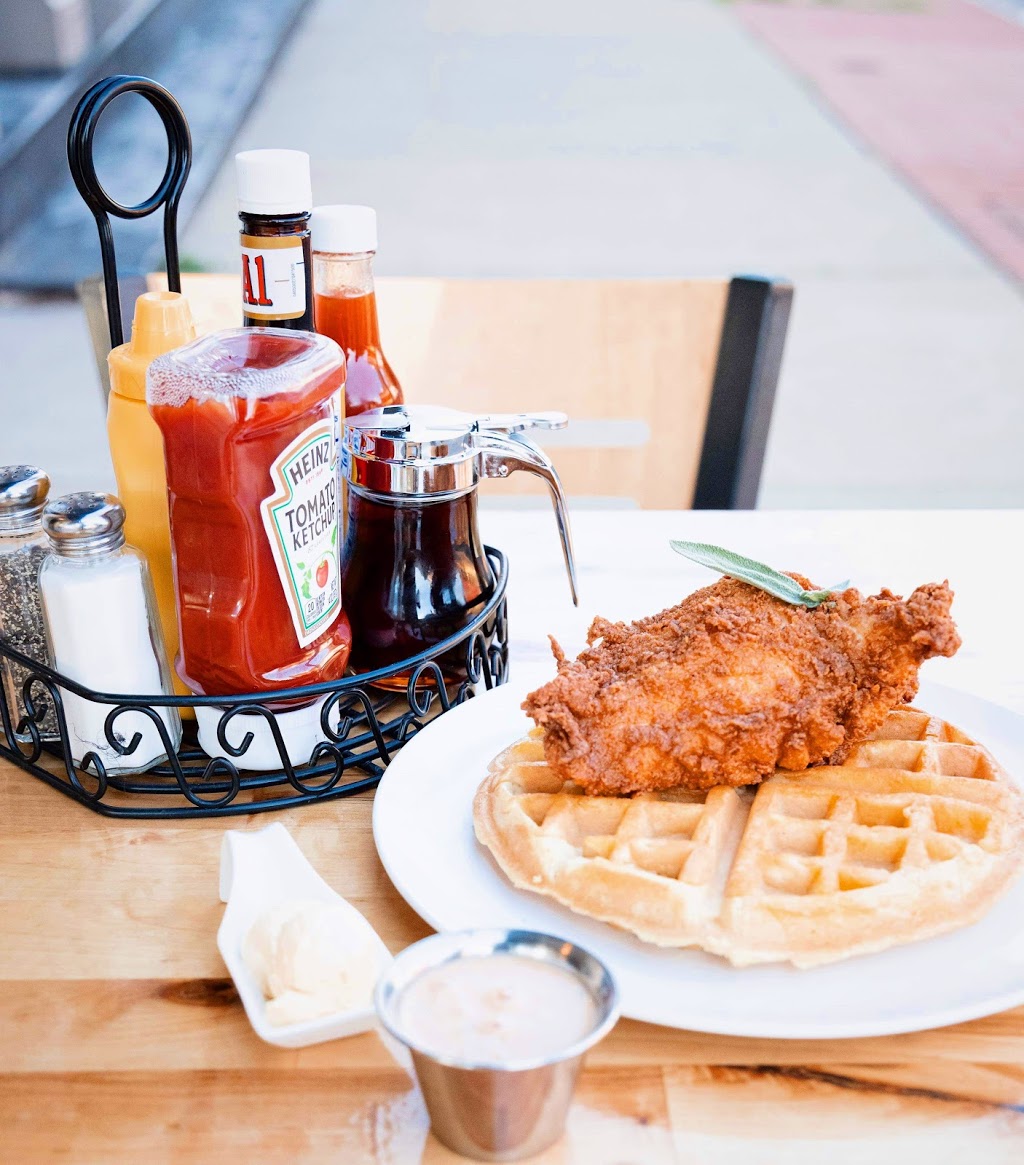 Freddie Gs Chicken and Waffle | restaurant | 1435 Salisbury St, St. Louis, MO 63107, USA | 3143546515 OR +1 314-354-6515