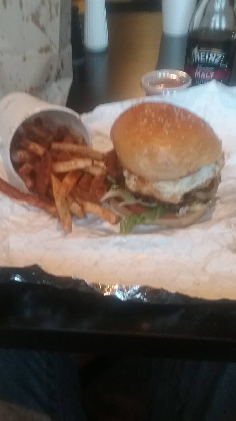 Burgers Unlocked | restaurant | 350 Hillsdale St, Hillsdale, MI 49242, USA | 5176105586 OR +1 517-610-5586