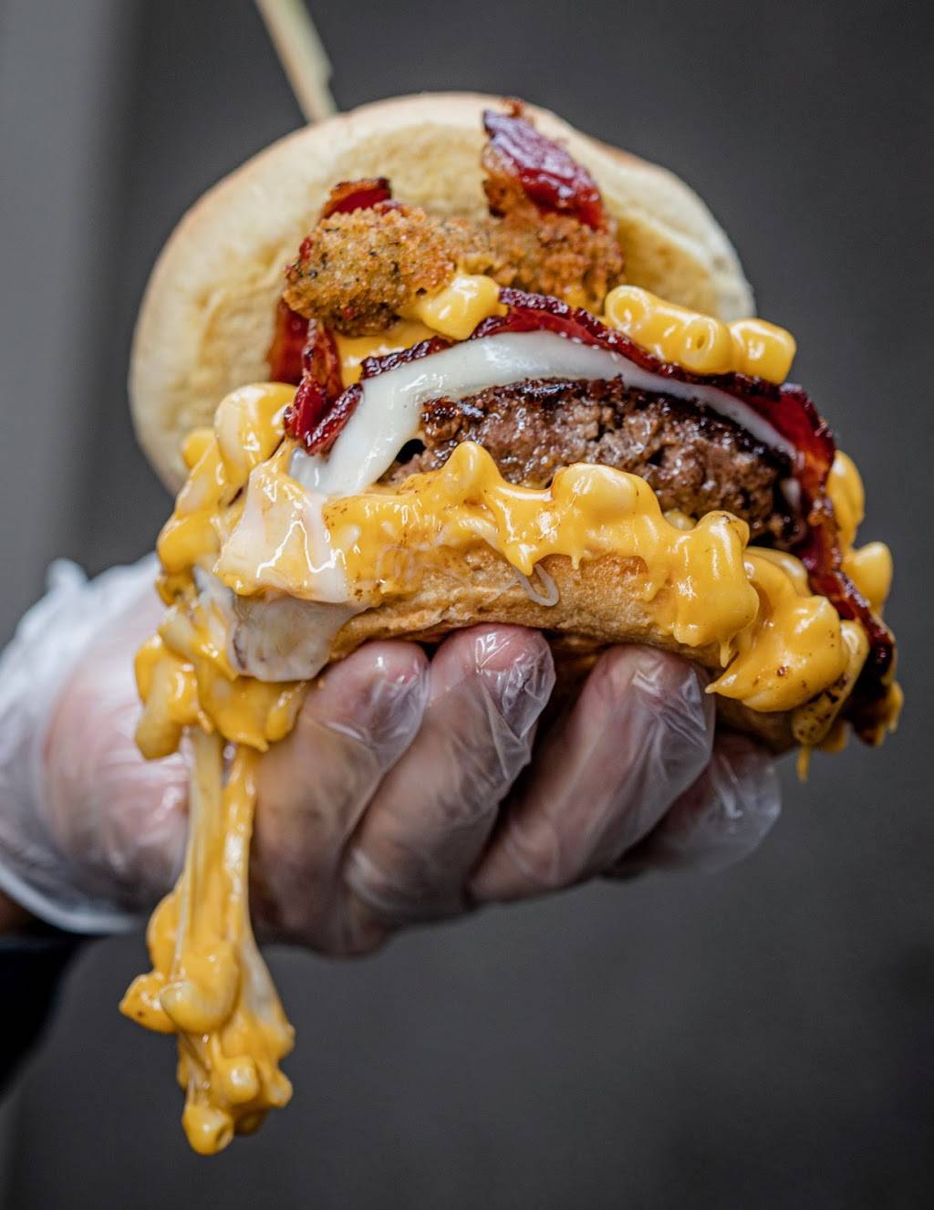 Top Gun Burger | restaurant | 16 Jutland Rd, Etobicoke, ON M8Z 2G9, Canada | 4162512777 OR +1 416-251-2777