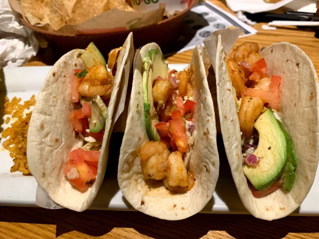 Chilis Grill & Bar | meal takeaway | 2 Plaza Way, Plymouth, MA 02360, USA | 5087472138 OR +1 508-747-2138