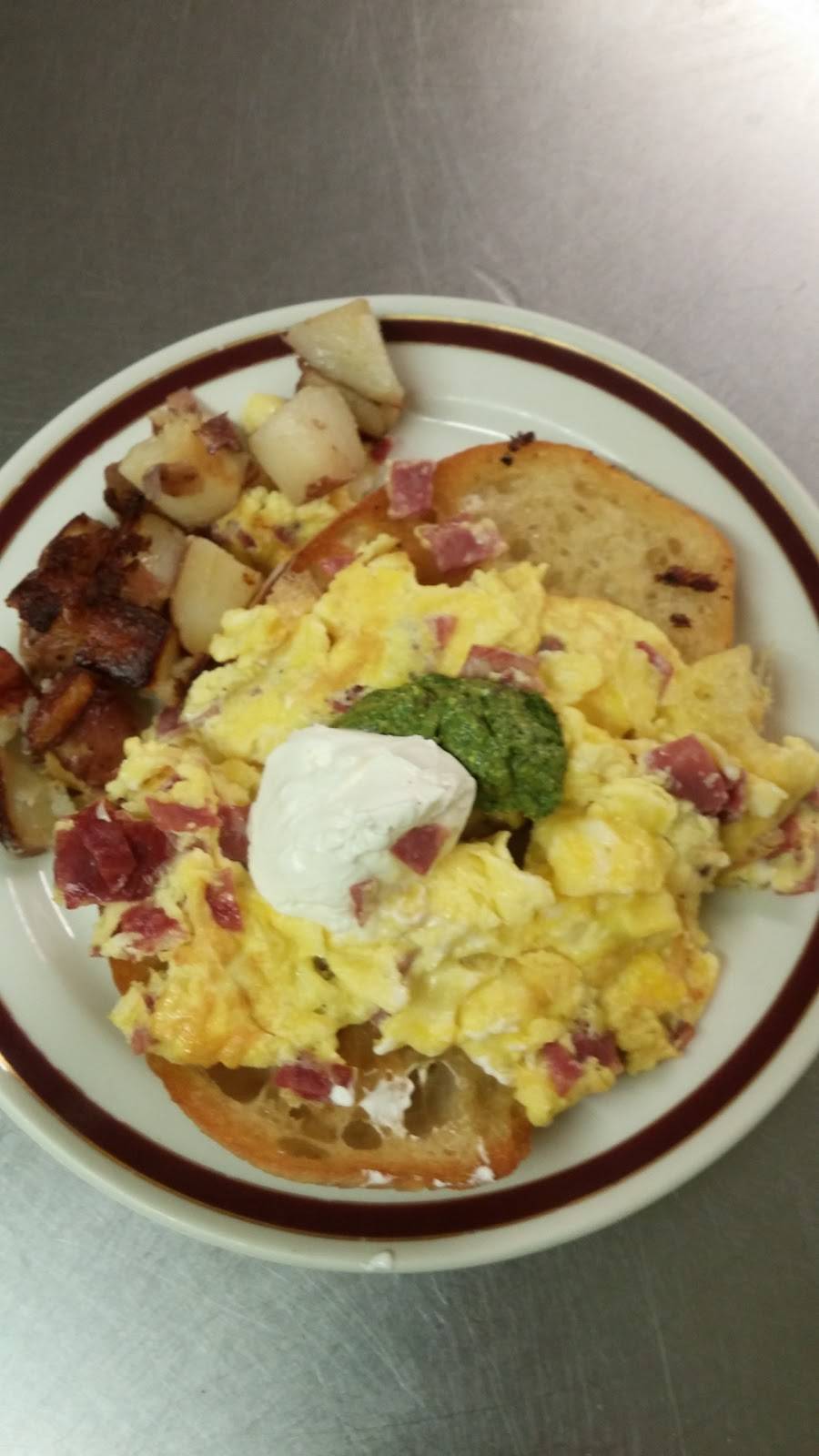 Apple Barn Cafe | restaurant | 52 Palmer Rd, Brimfield, MA 01010, USA | 4132454575 OR +1 413-245-4575